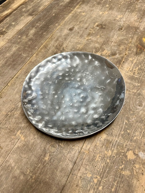 Assiette martelée en aluminium - Indonésie