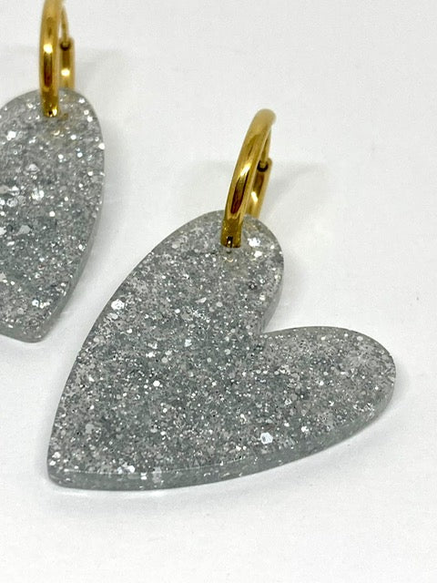 Bouclés d’oreilles grises à paillettes