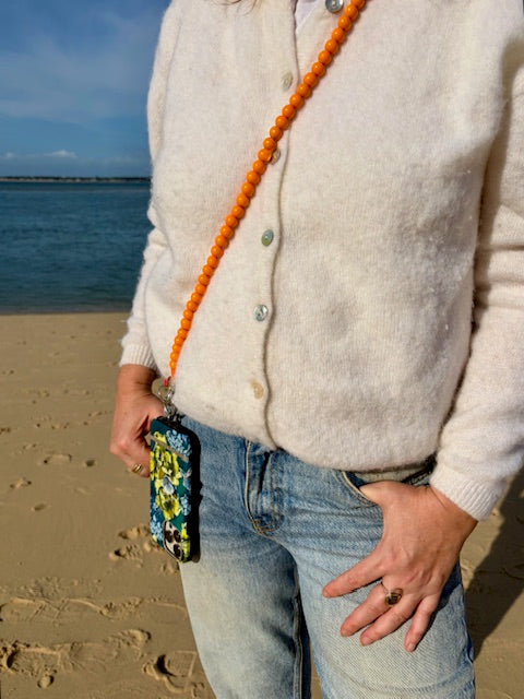 Chaîne de téléphone en perles de bois orange & rose - Colombie