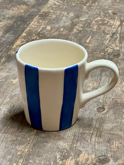 Mug rayé bleu en céramique