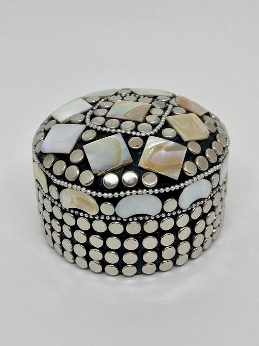 Boîte à bijoux en nacre et métal - Maroc