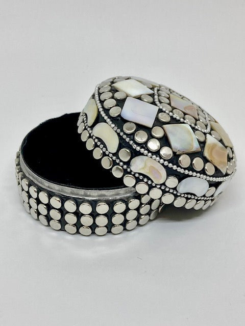 Boîte à bijoux en nacre et métal - Maroc