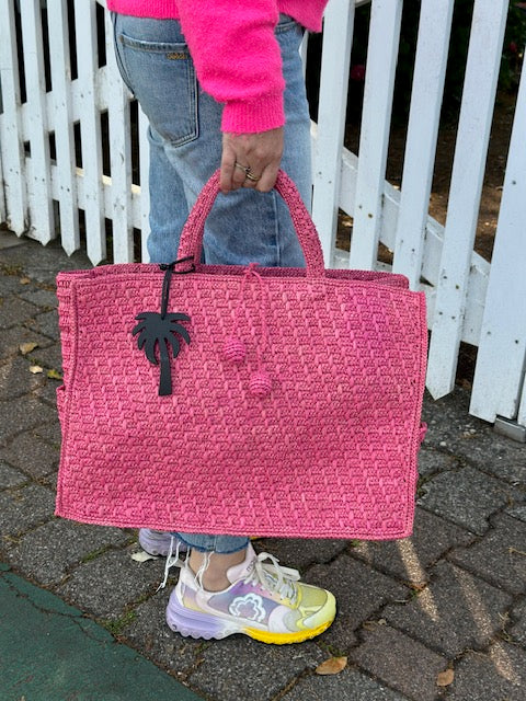 Cabas rose en raphia avec pompons Madagascar - Limaïa