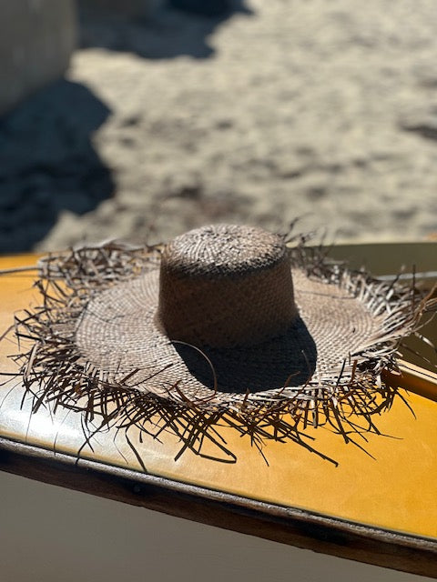Chapeau en fibres naturelles frangés - Indonésie