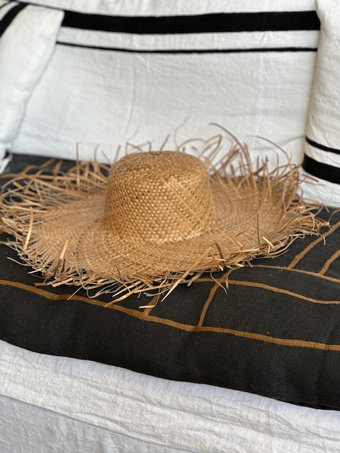 Chapeau en fibres naturelles frangés - Indonésie