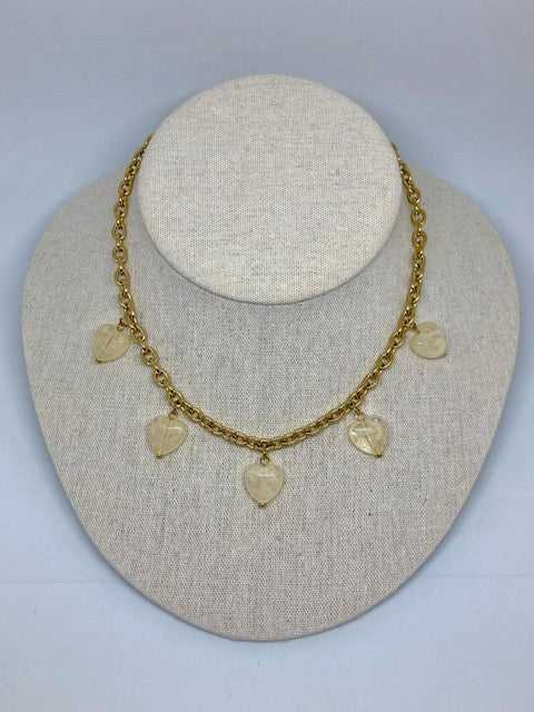 Collier grosse maille & cœurs translucides