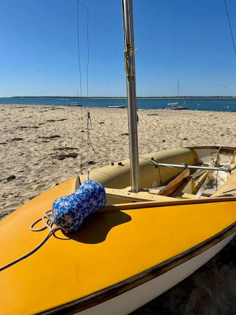 Coussin de nuque à fleurs bleues