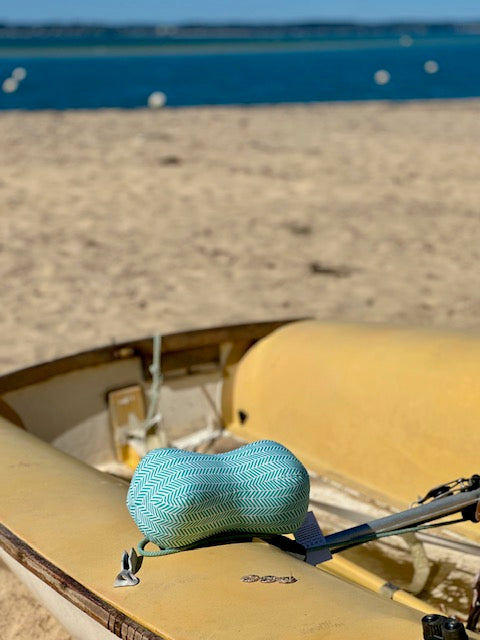 Coussin de nuque vert & géométrique