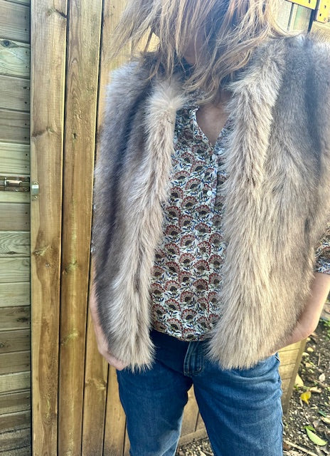 Gilet sans manche fausse fourrure - Beige