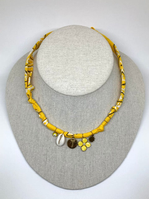 Collier/Manchette en Bandana jaune coquillage & médaillon palmier - Badhnati