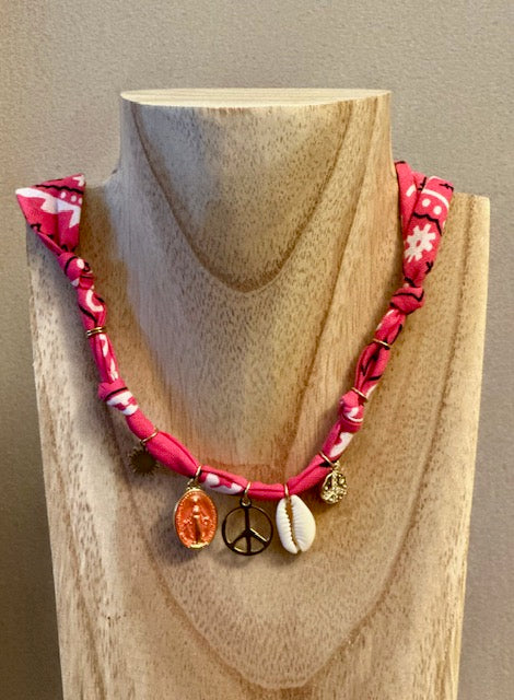 Collier/Manchette fushia coquillage & médaillon Madone - Badhnati