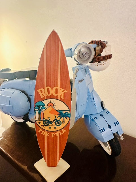 Mini planche de Surf Déco couleur Bois sur socle « Rock The Pyla »