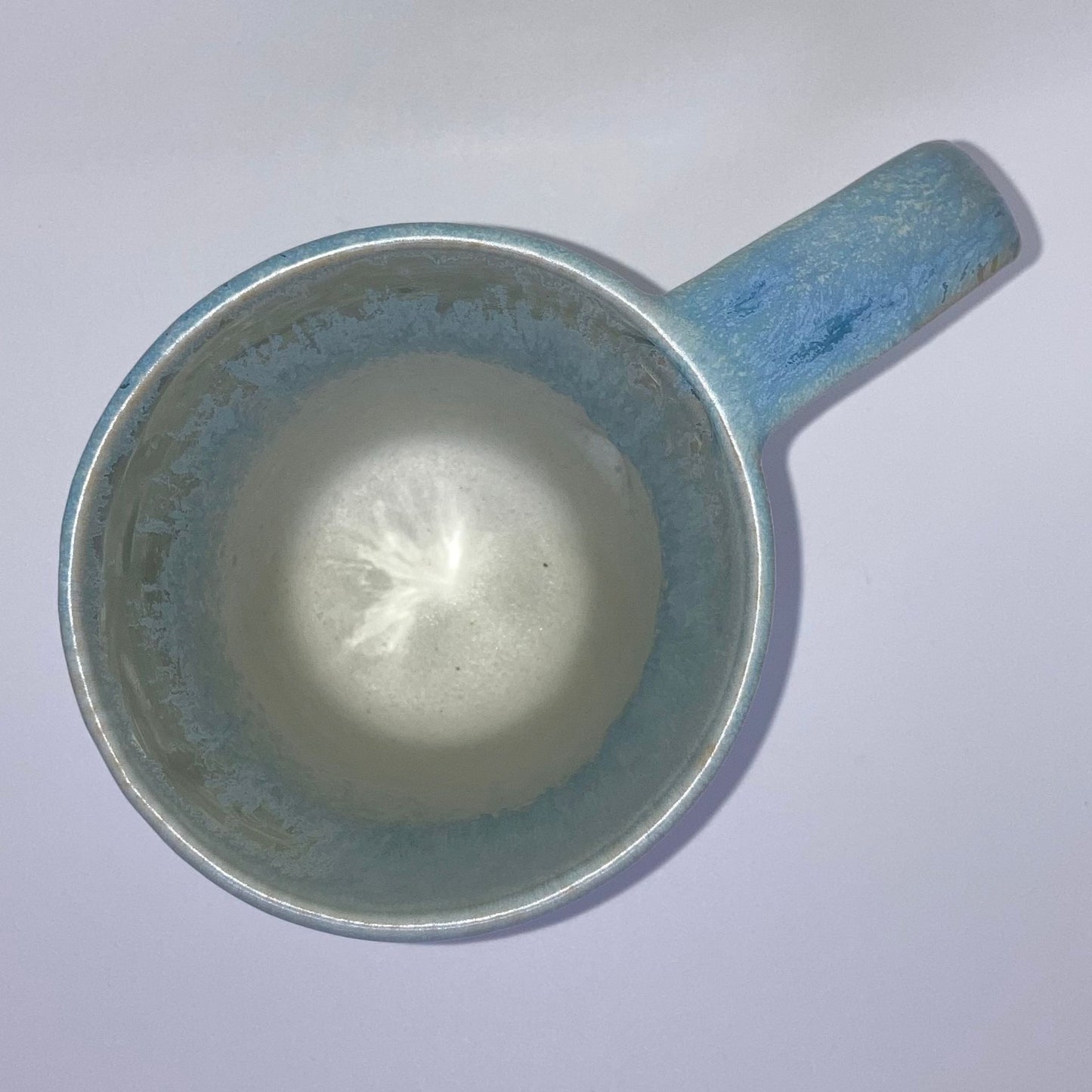 Mug artisanal en céramique - Dégradé bleu & reflets dorés