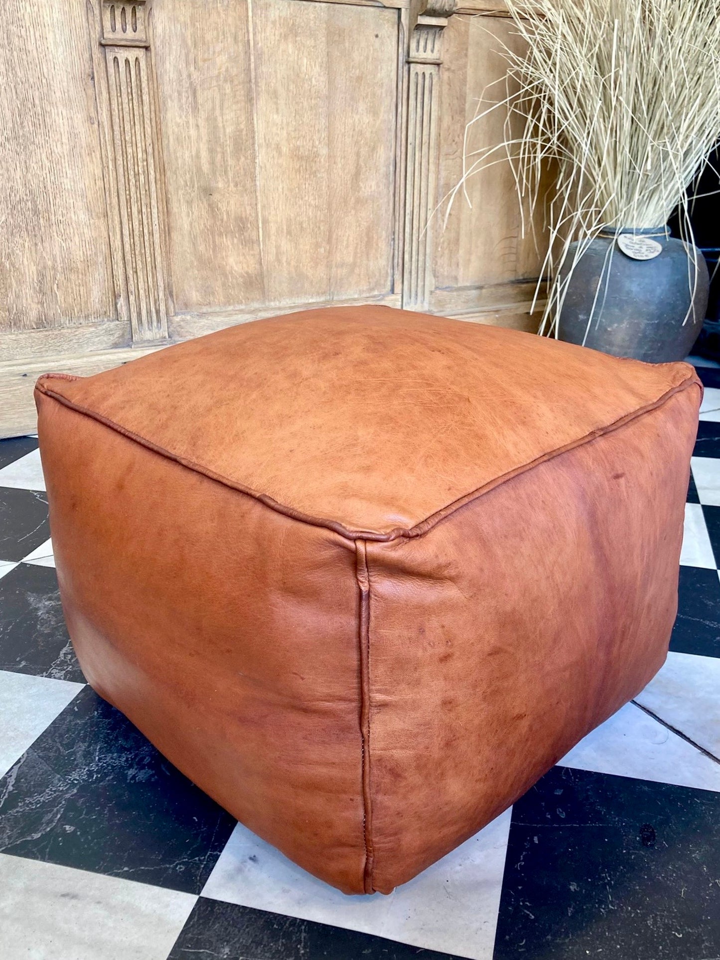 Pouf en cuir carré