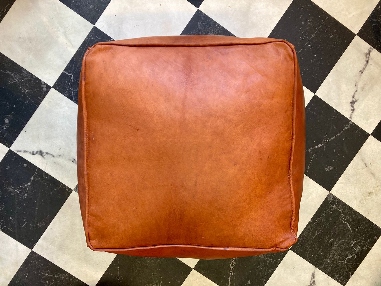 Pouf en cuir carré